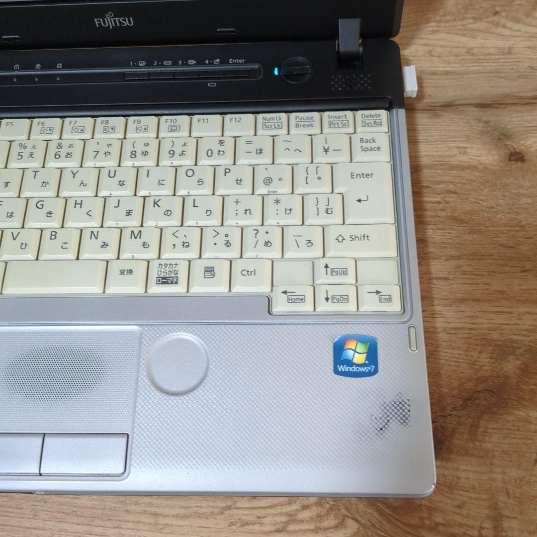 【メモリ8GB SSD128GB】 FUJITSU LIFEBOOK P771C