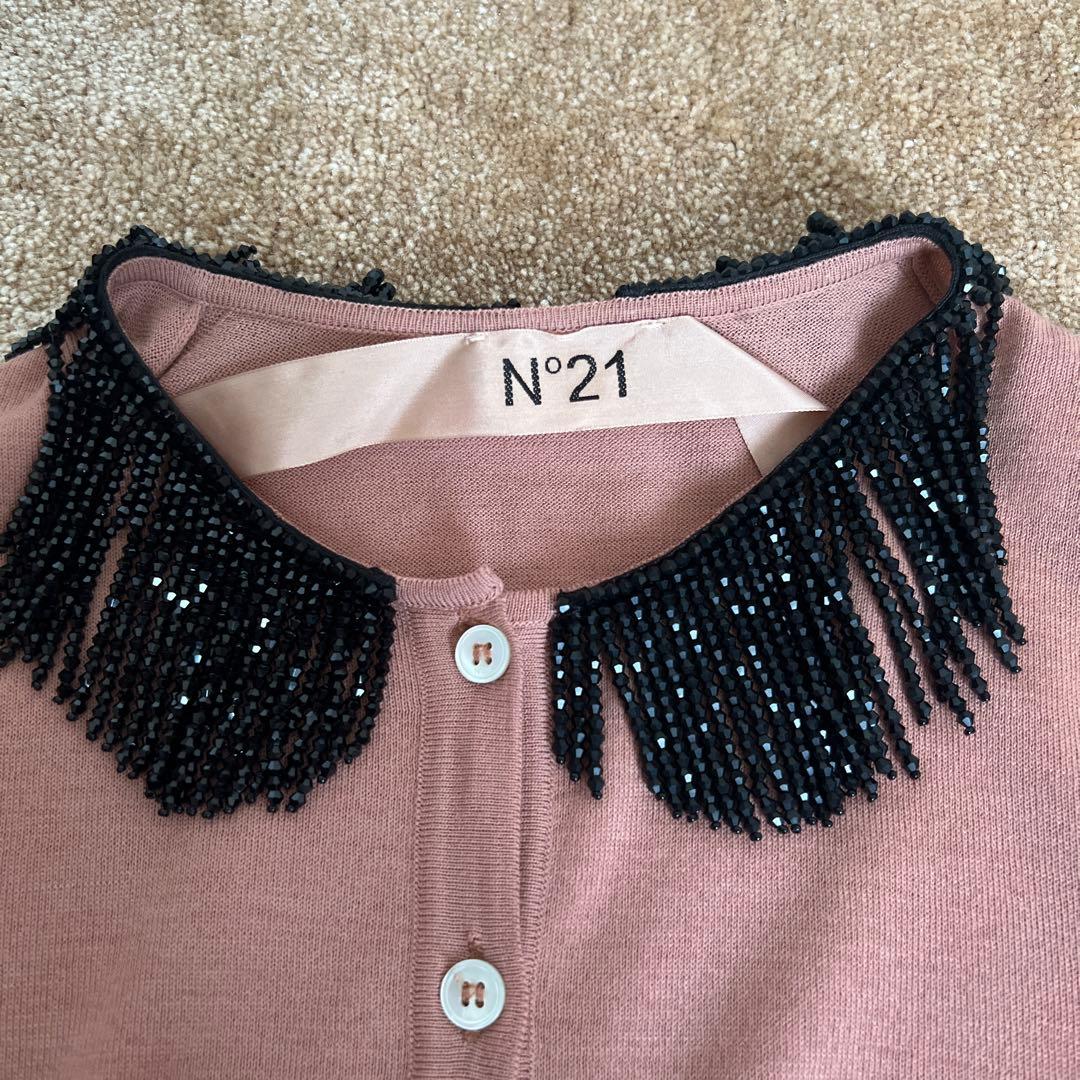 N°21 ビーズ付き襟 ピンク カーディガン