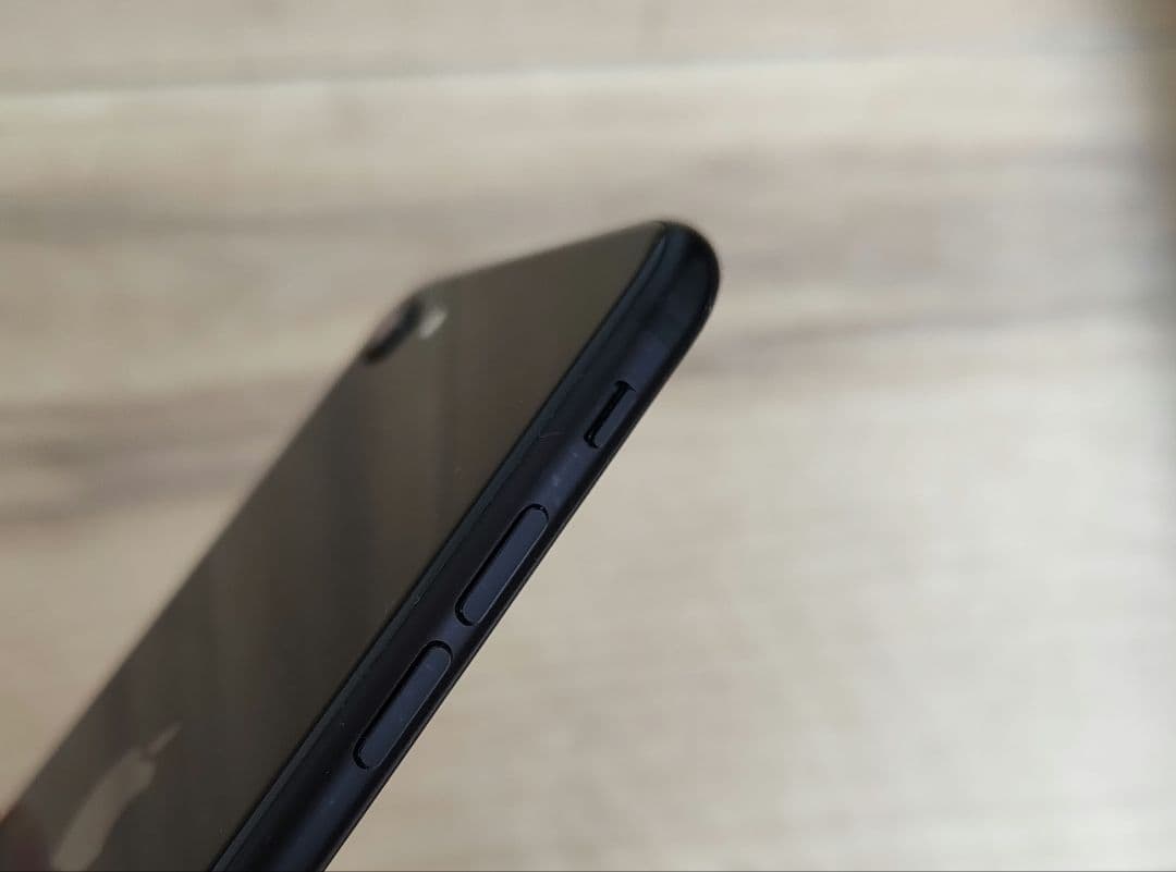 【美品】Apple iPhone SE ブラック　第2世代　64GB