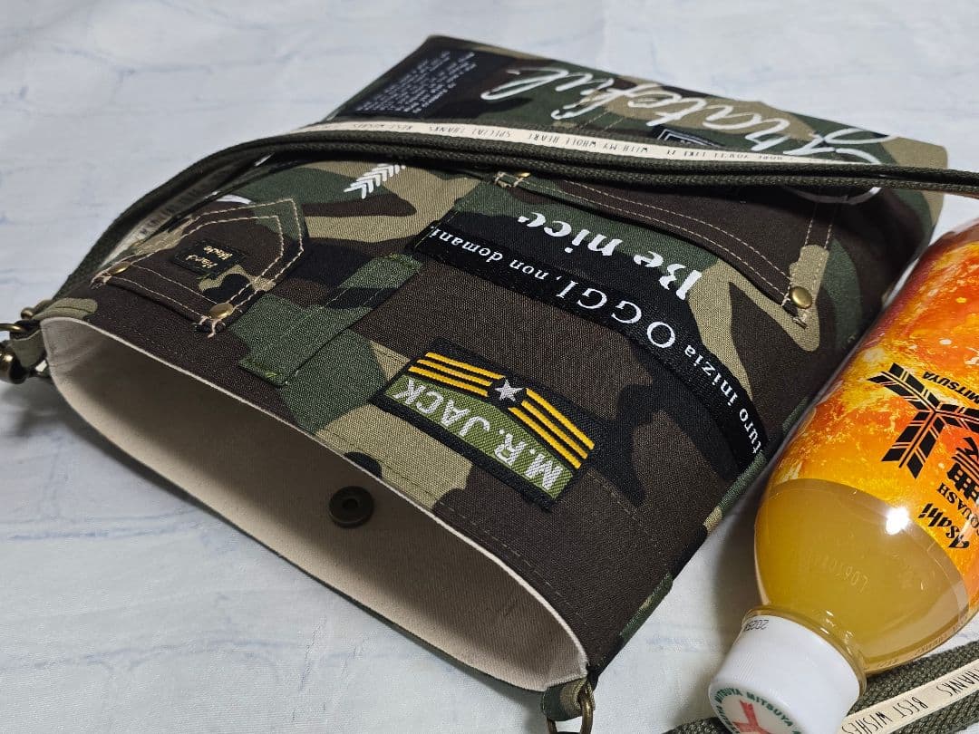 大きめデニムリメイクバッグ ファスナー ＆サコッシュ ＆底板 ＆ストラップ付き