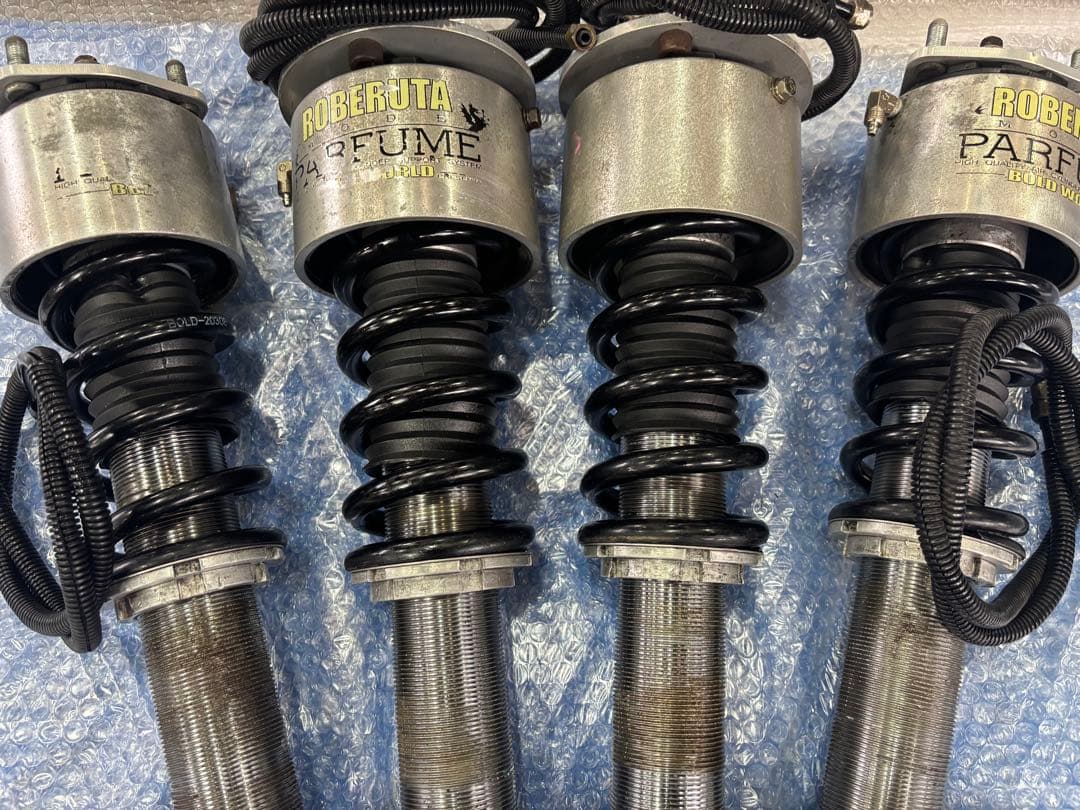 ボルドワールド ROBERUTA PARFUME エアサスペンション　車高調