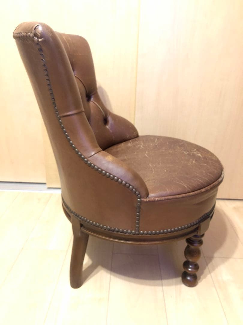 バロッサ　バレンティ　メイトチェア　ソファ　革　アンティーク　レトロ　家具　鋲打