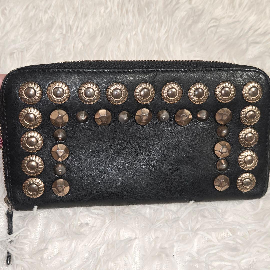 GIVENCHY ジバンシー スタッズ レザー ラウンドファスナー 長財布　黒