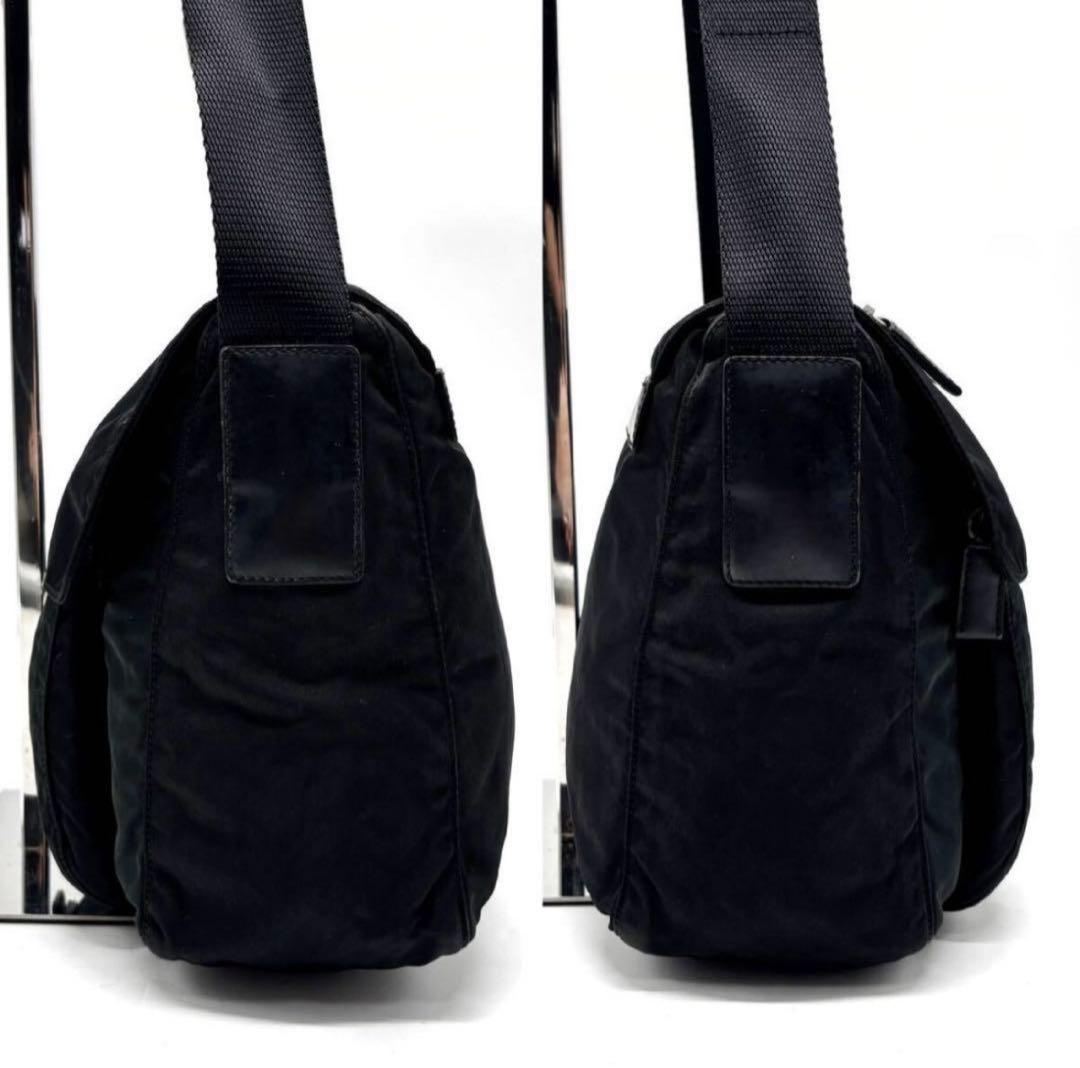 PRADA ブラック メッセンジャーバッグ