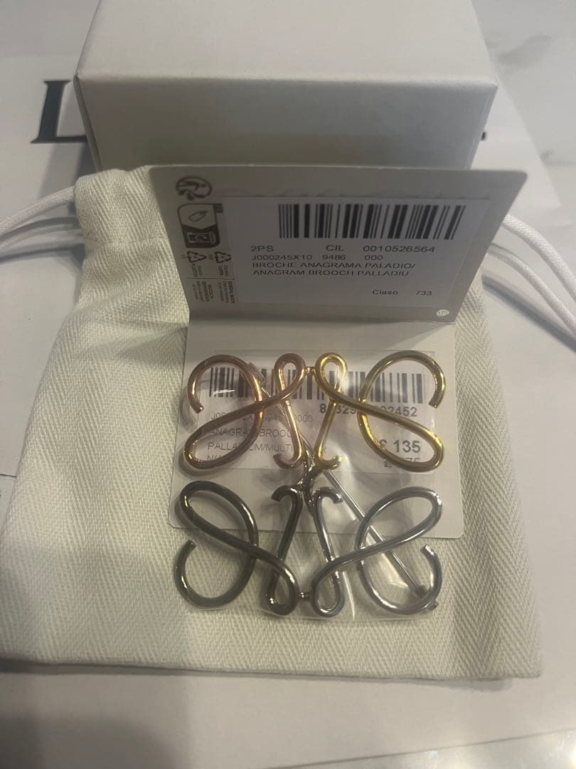 LOEWE ANAGRAM BROOCH ロエベ ブローチ