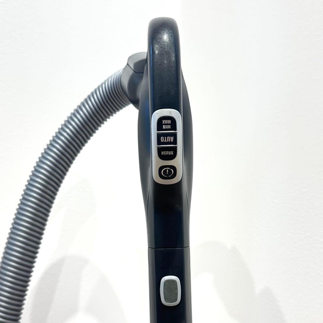【良品】　Electrolux 掃除機　EET530SO キャニスター式　コード