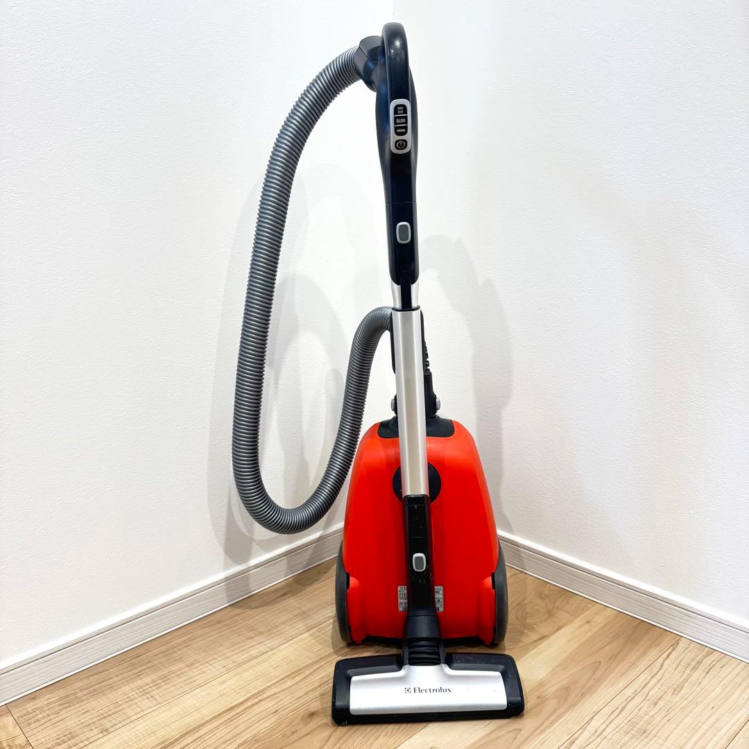 【良品】　Electrolux 掃除機　EET530SO キャニスター式　コード