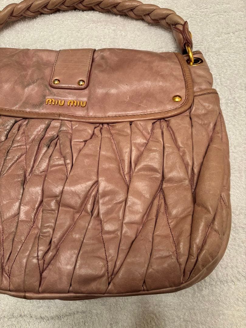 MIU MIU パステルピンク マトラッセ ハンドバッグ