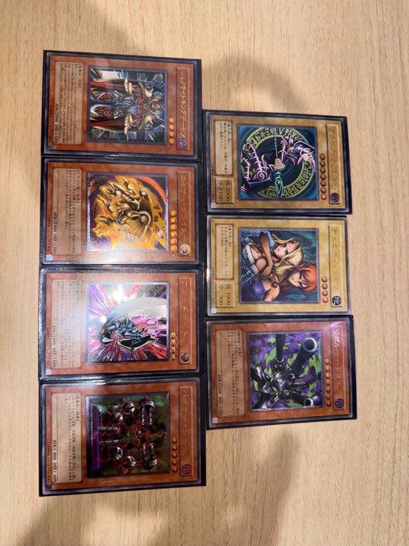 【オークション】遊戯王カードまとめ売り 初期〜旧枠 レリーフ含むキラ多数131枚