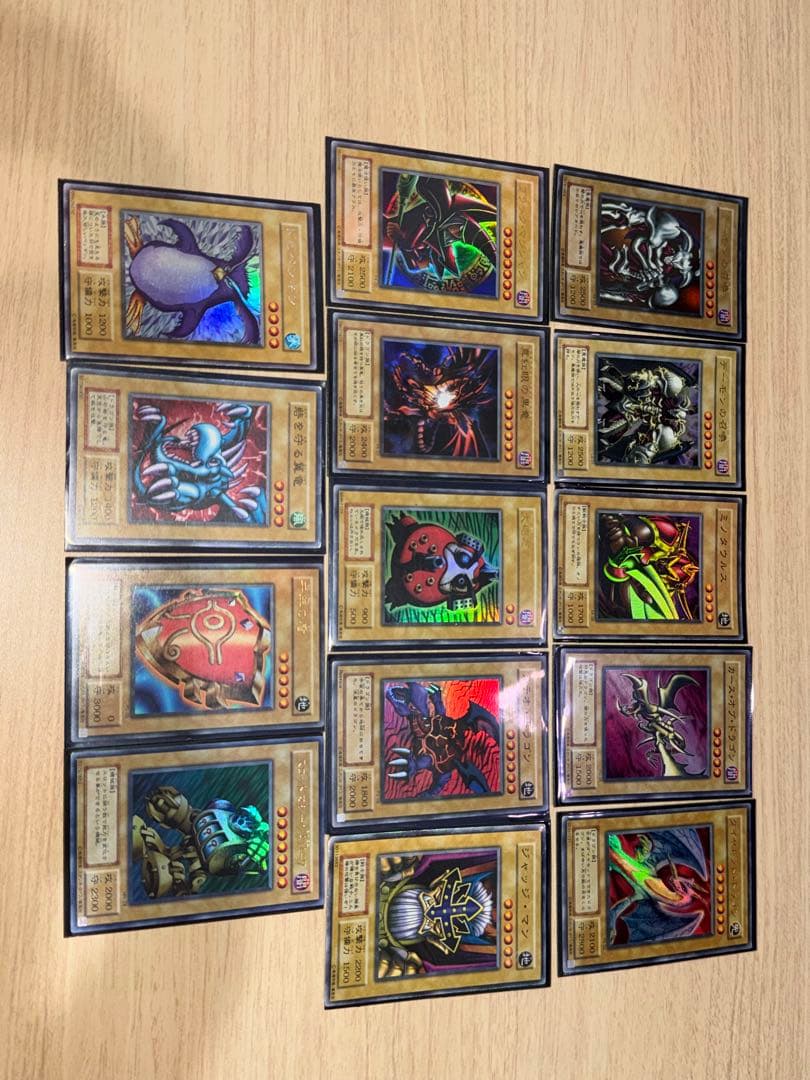 【オークション】遊戯王カードまとめ売り 初期〜旧枠 レリーフ含むキラ多数131枚