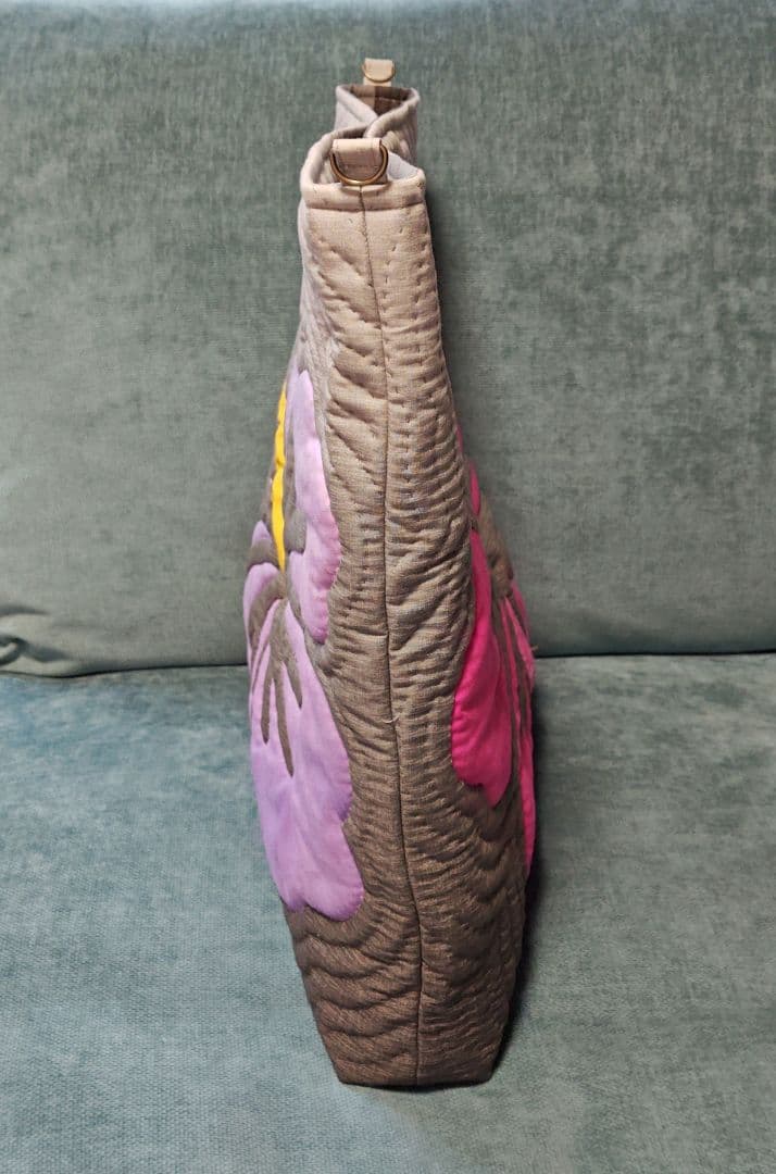 ミッキー！ハンドメイド　ハワイアンキルト　　　　ショルダーバッグ