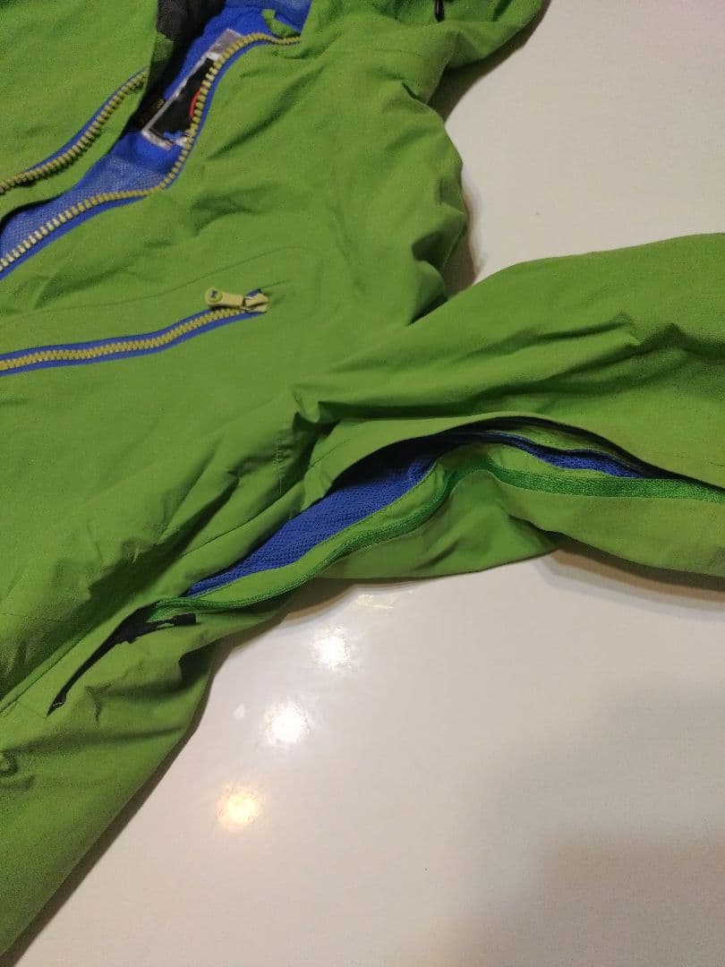 Burton ak　ゴアテックス　スノボーウェア　メンズ　Mサイズ