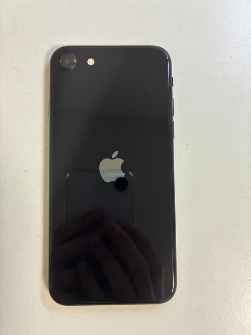 iPhone SE3 本体 64GB SIMフリー 75% 画面割れなし