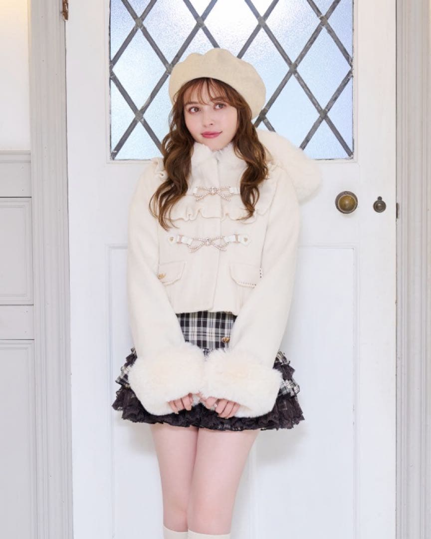 LIZLISA ビジューリボンショートフードコート ホワイト ♥試着のみ