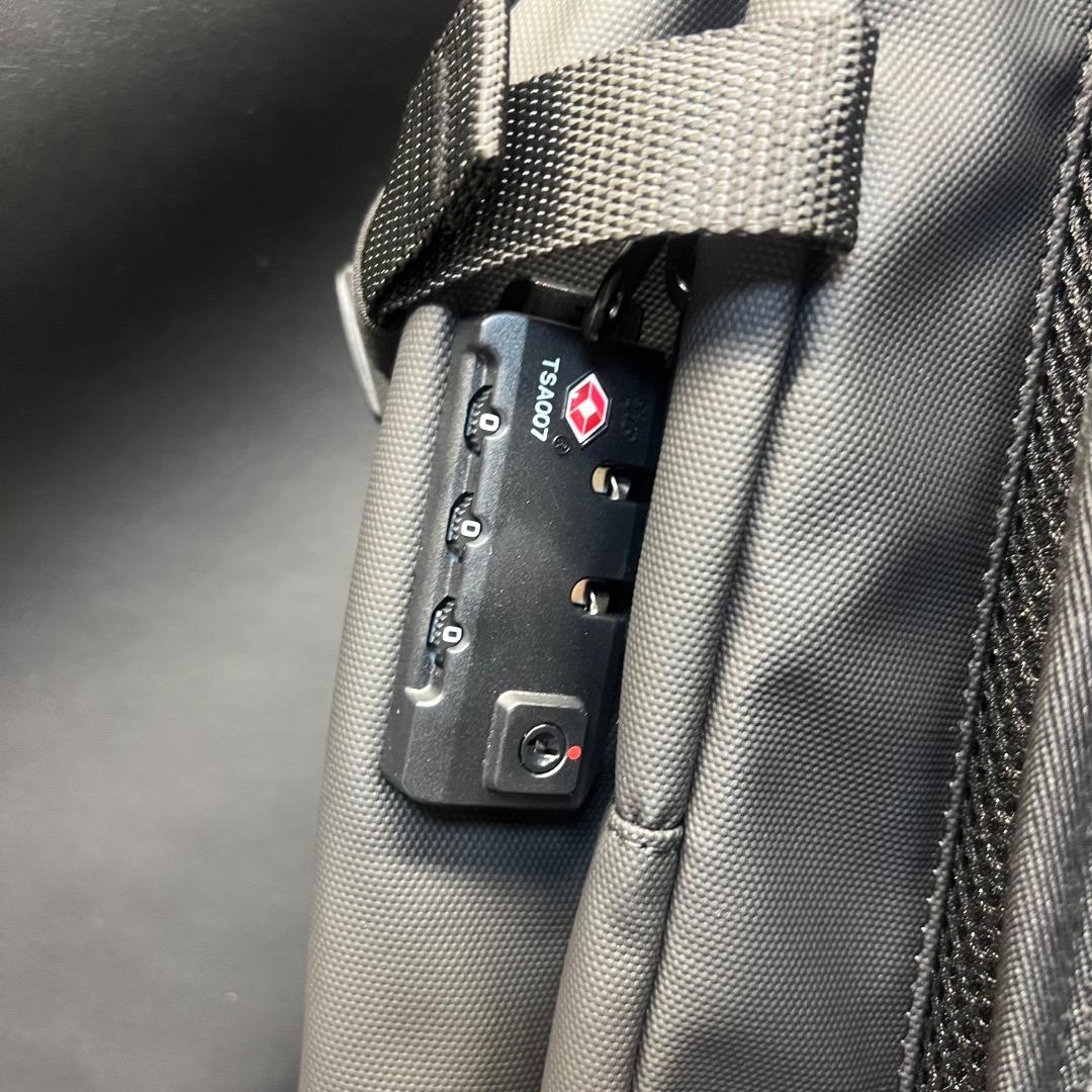 〇Of65 未使用 真空圧縮 バックパック トラベルバッグ ブラック