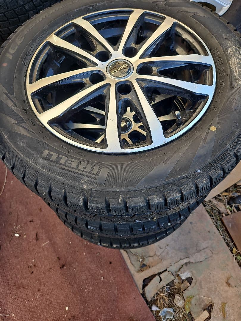ア*読様 Pirelli スタッドレスタイヤ 15インチ ホイールセット