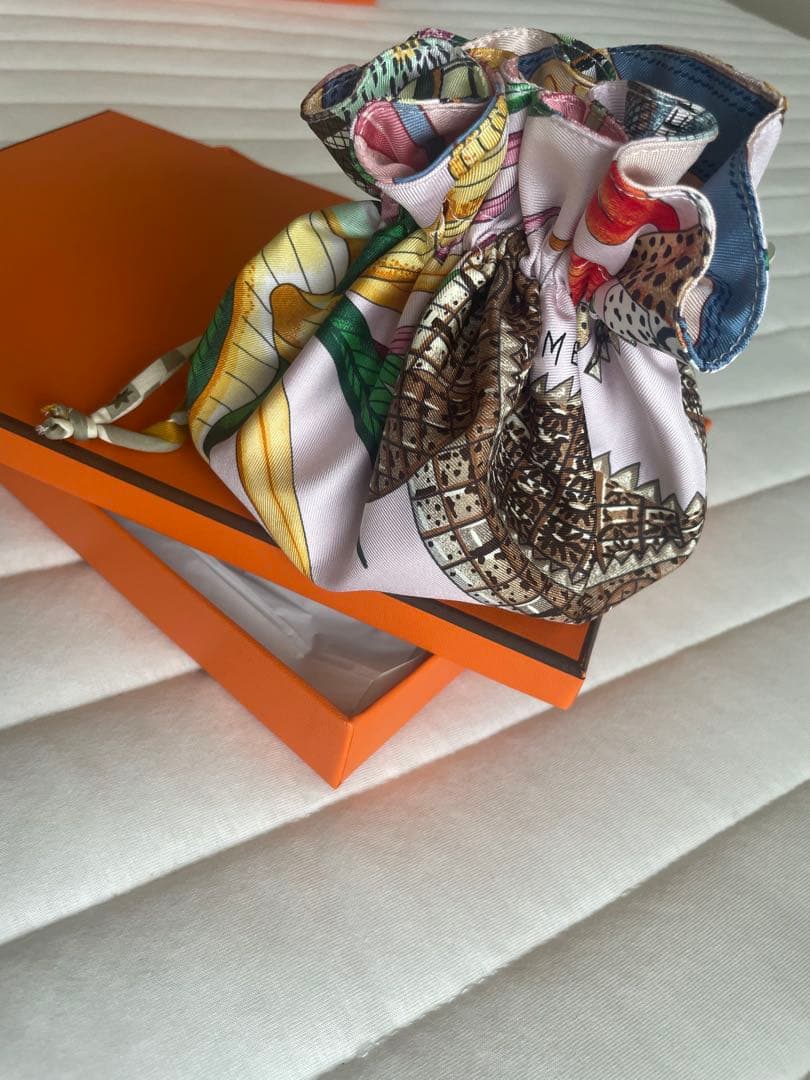 p*o様 エルメスHERMES シルク巾着ポーチ