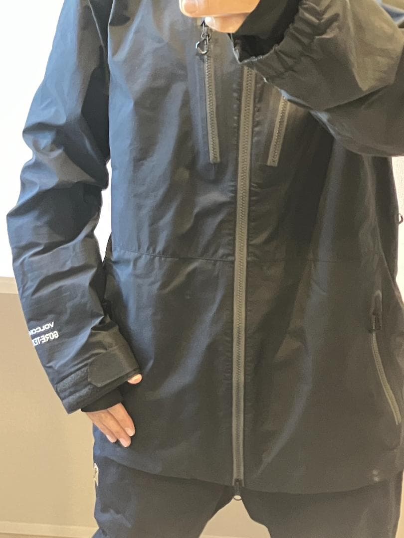 048ボルコムVOLCOM黒メンズスノーボードシェルジャケットウエアーウェアー