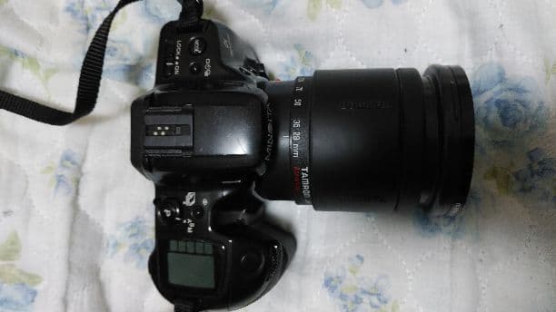 ミノルタ一眼レフカメラとタムロン望遠レンズ