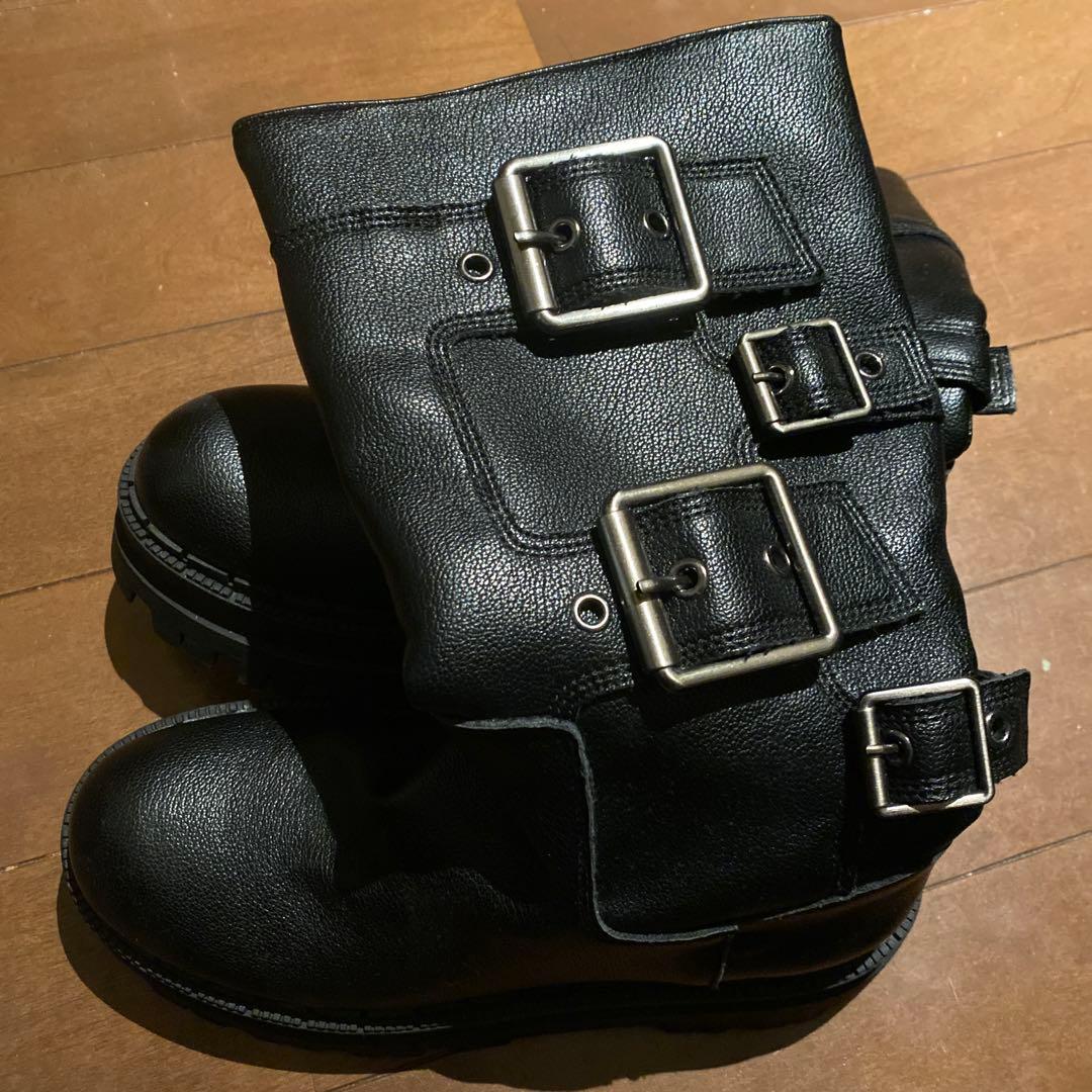 ZARAバックル付きブラックロングブーツ