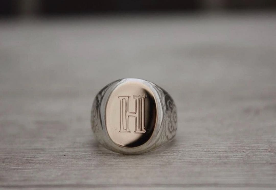 本日限定価格con ritomo シグネチャーリング　Ｋ　イニシャルリング