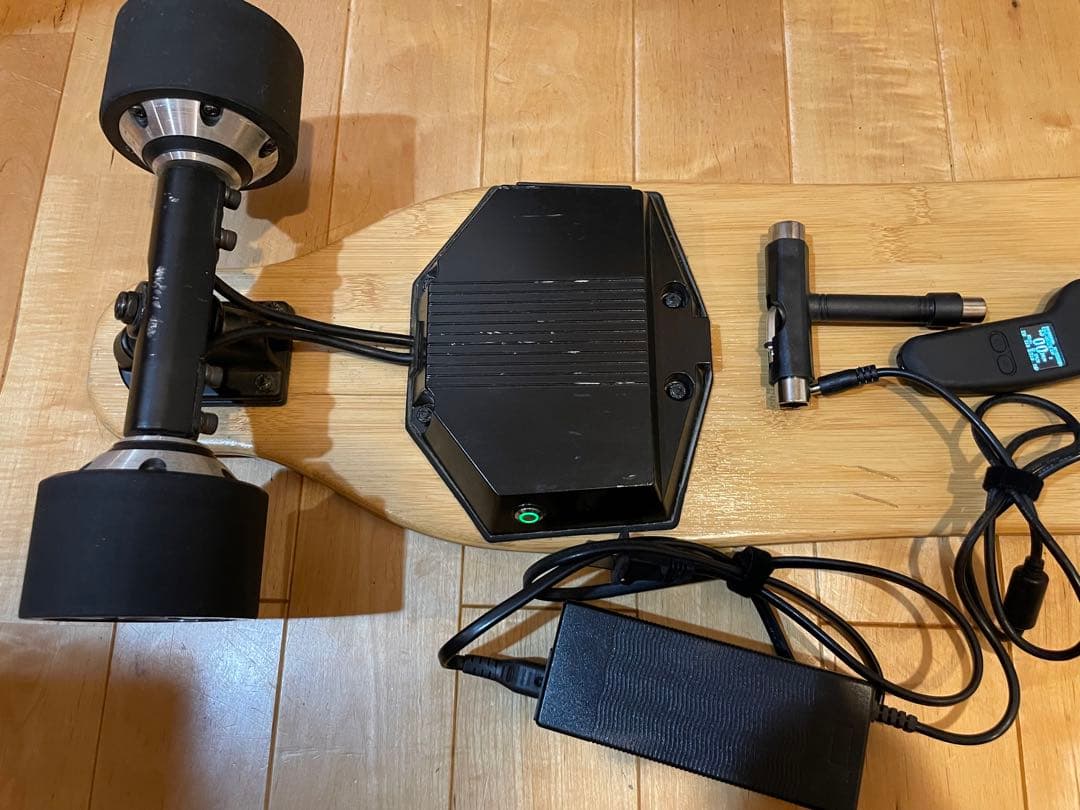 52　EFINITY 1200R デュアルモーター 電動スケートボード