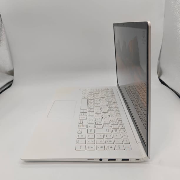 軽量 LG gram 20GB フルHD 15 LG i5-8 SSD512GB