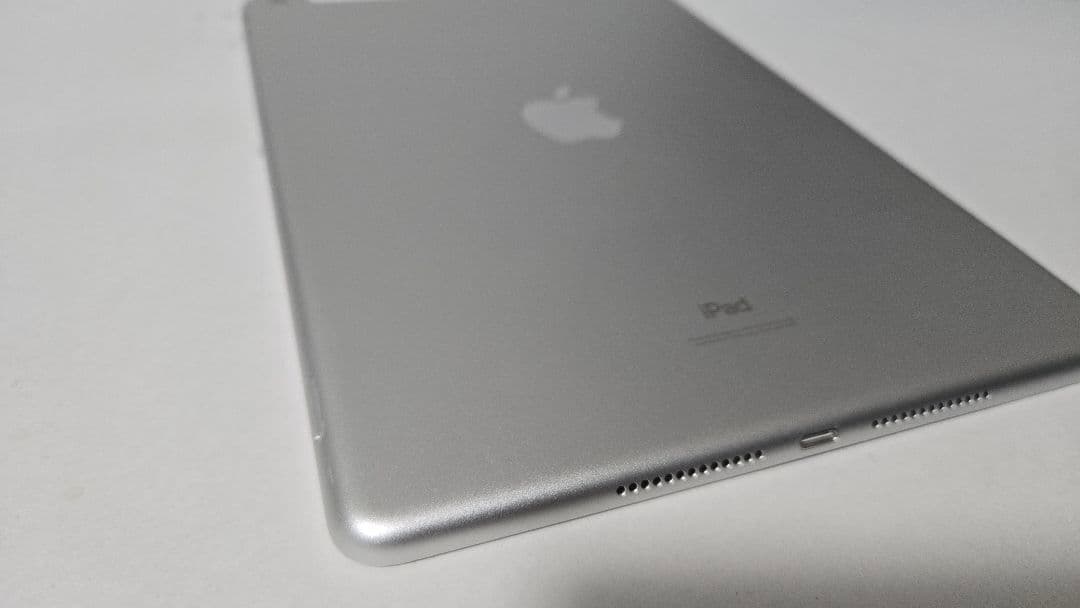 iPad 第8世代 32GB Wi-Fi+Cellular シルバー☆送料込