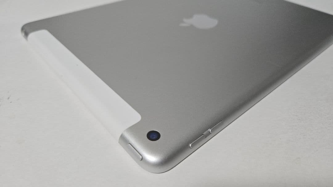 iPad 第8世代 32GB Wi-Fi+Cellular シルバー☆送料込