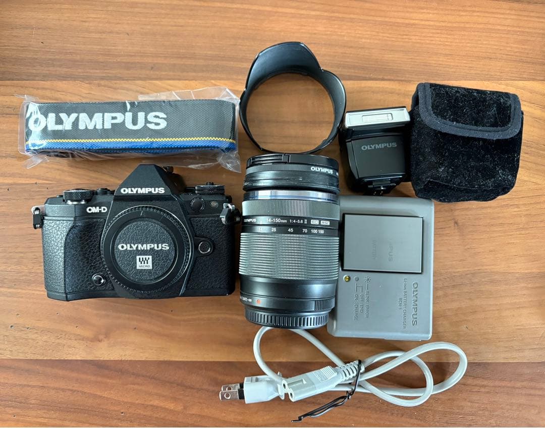 OLYMPUS OM-D ミラーレス一眼 14-150mm