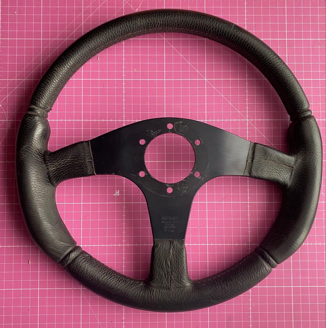 MOMO TYP D35 ブラックレザー三本スポークステアリング
