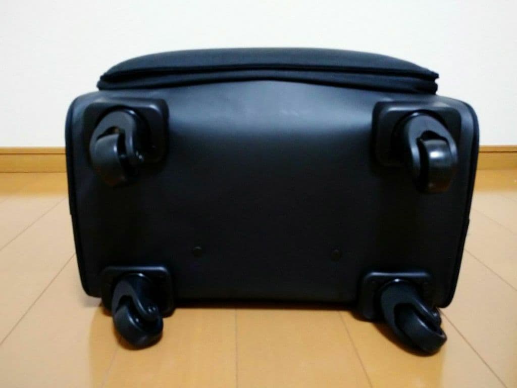 ご成約品　無印良品　四輪キャリーバッグ　黒　中　26リットル　　Мサイズ