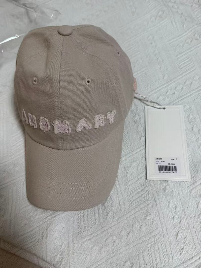 Andma r y ベージュ 刺繍ロゴキャップ