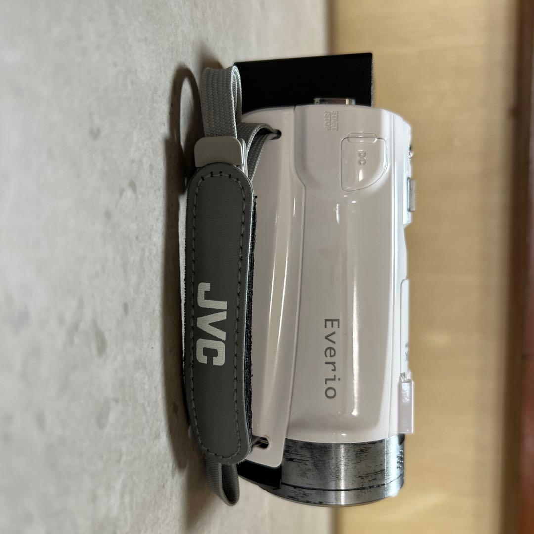Victor・JVC Everio. GZ-E765-W