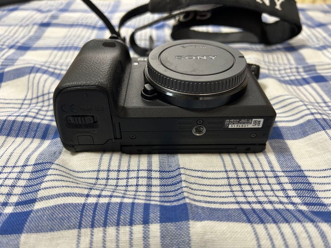 【大特価】【極美品】α6400 ボディ シャッター3208回 元箱付 動作良好