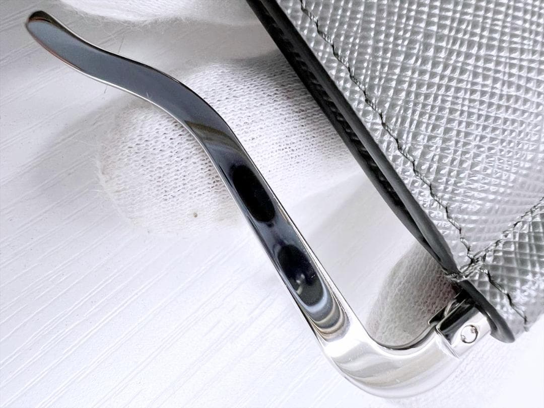 未使用保管　PRADA　プラダ　ロゴ　サフィアーノ　マネークリップ　2MN077