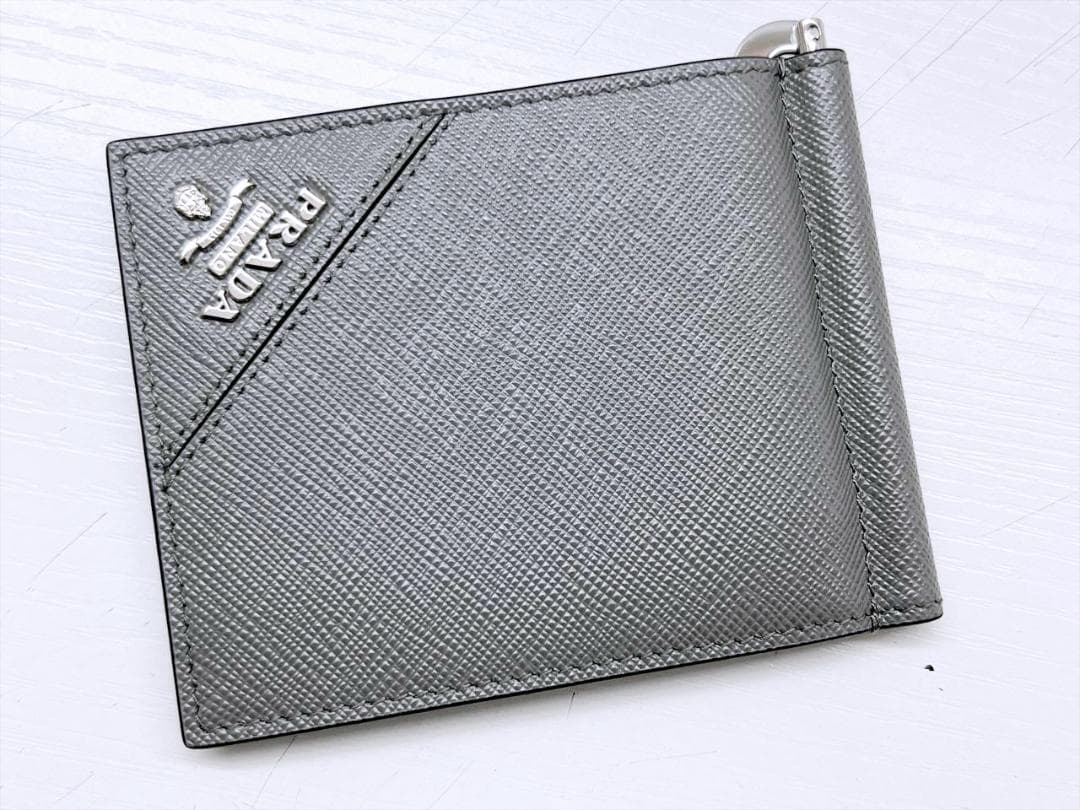 未使用保管　PRADA　プラダ　ロゴ　サフィアーノ　マネークリップ　2MN077