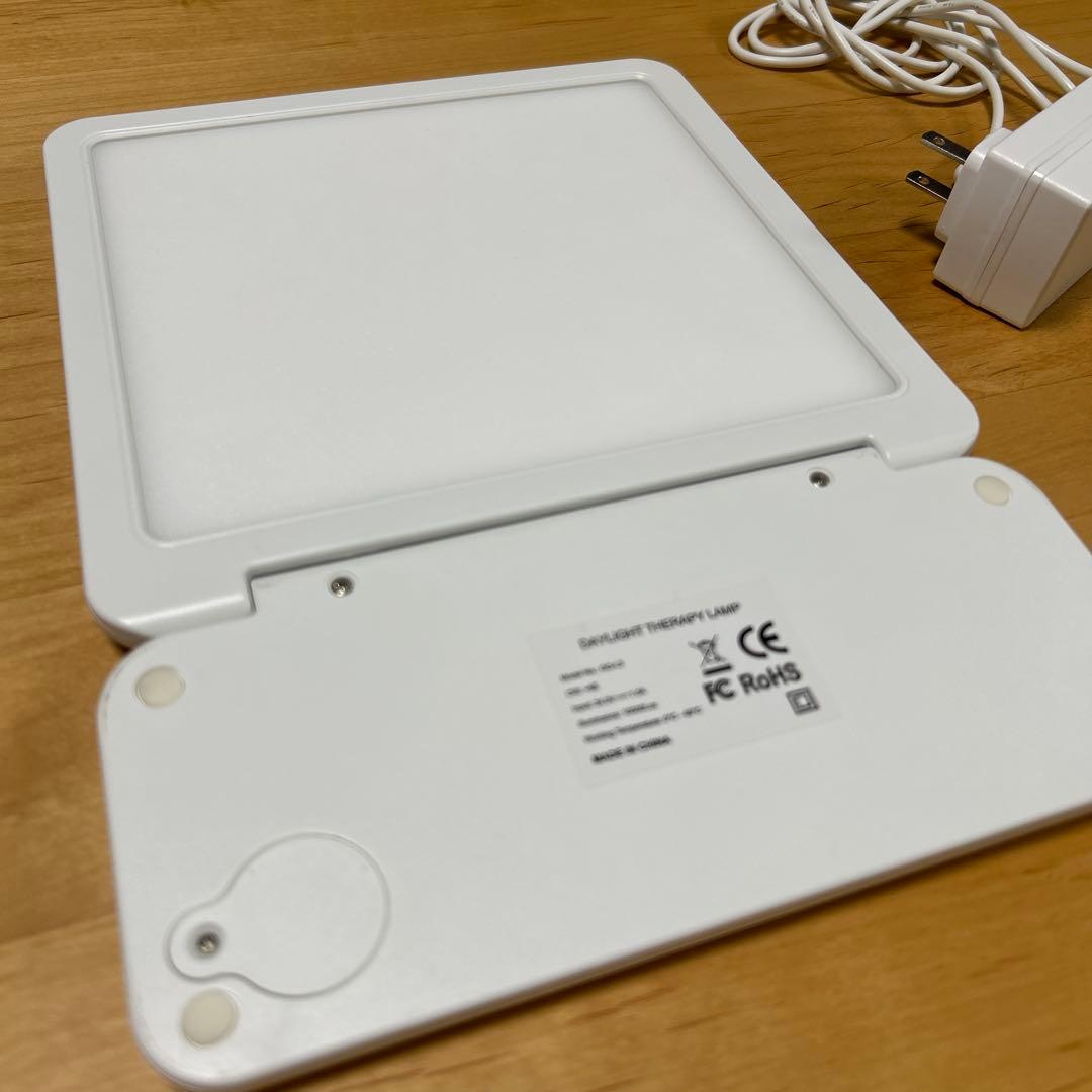 光目覚まし時計　ムーンムーン　トトノエライト