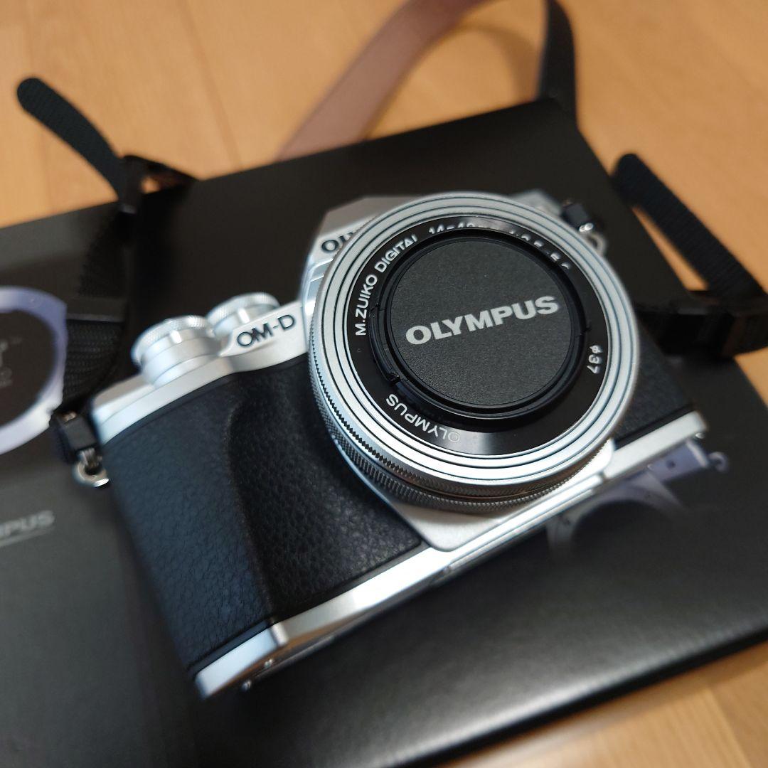 OLYMPUS OM-D E-M10 MarkⅢ ダブルズームキット