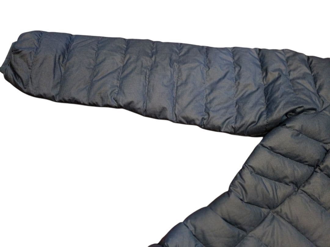 綺麗です!パタゴニア Patagonia 紺色 薄手ダウン 軽い