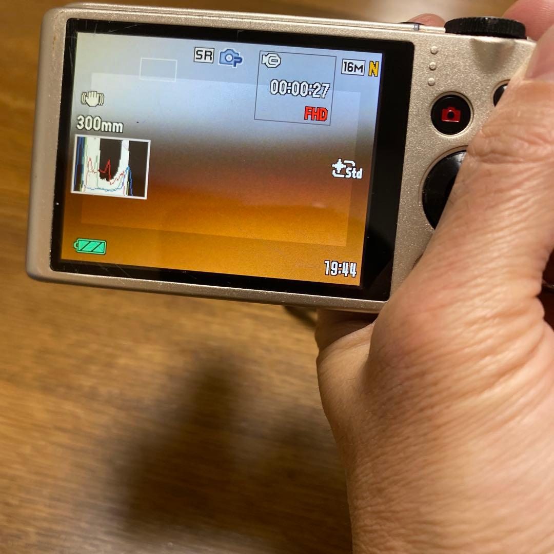 カシオ　EXILIM EZ-ZR300 ジャンク扱い　本体のみ