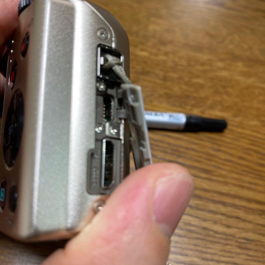 カシオ　EXILIM EZ-ZR300 ジャンク扱い　本体のみ