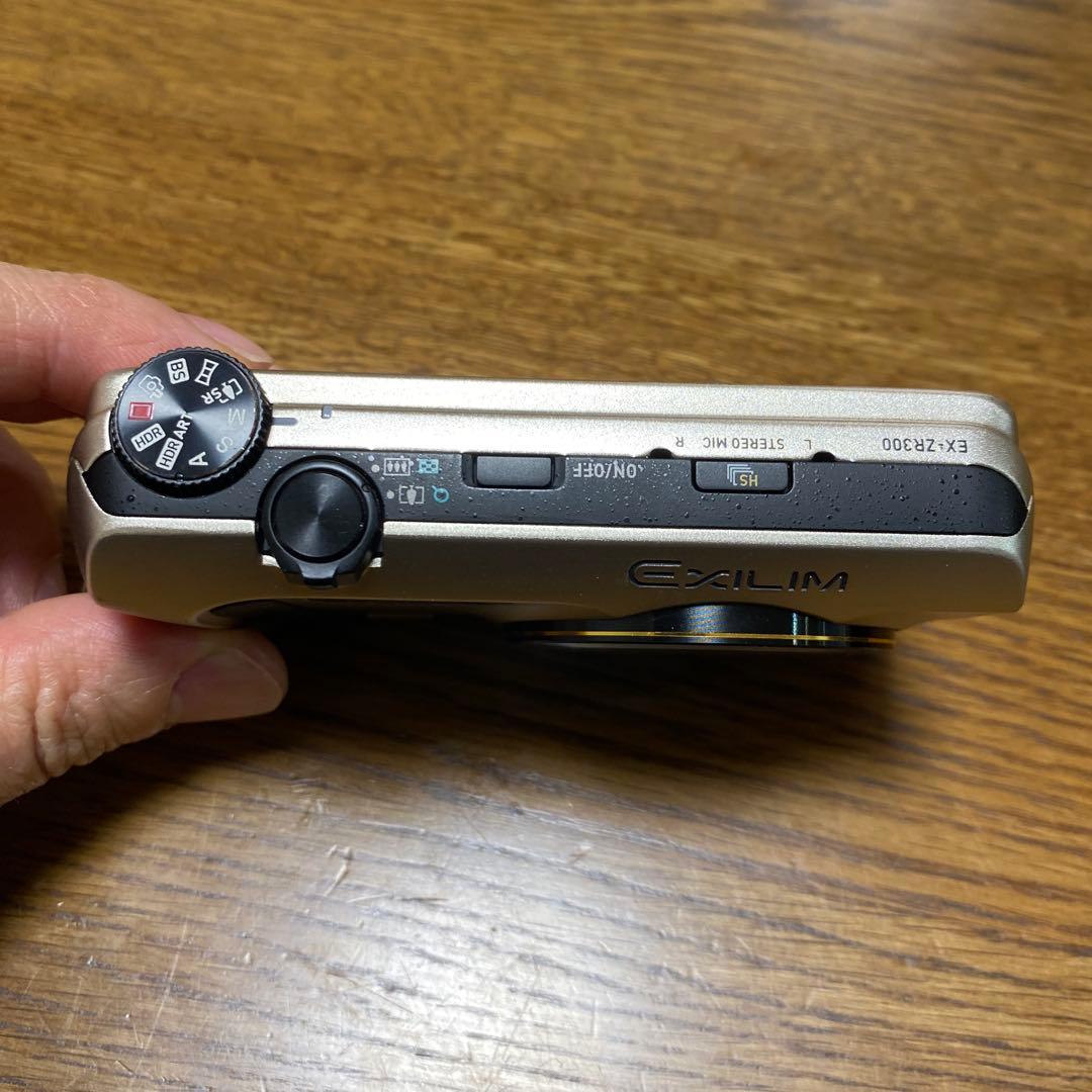 カシオ　EXILIM EZ-ZR300 ジャンク扱い　本体のみ