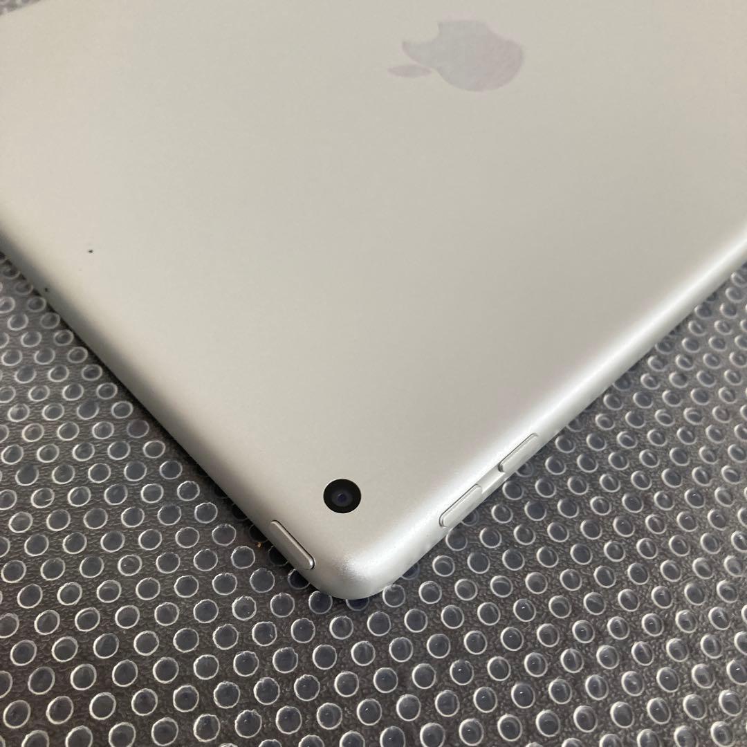 835 電池最良好☆比較的美品☆iPad6 第6世代 32GB WIFIモデル☆
