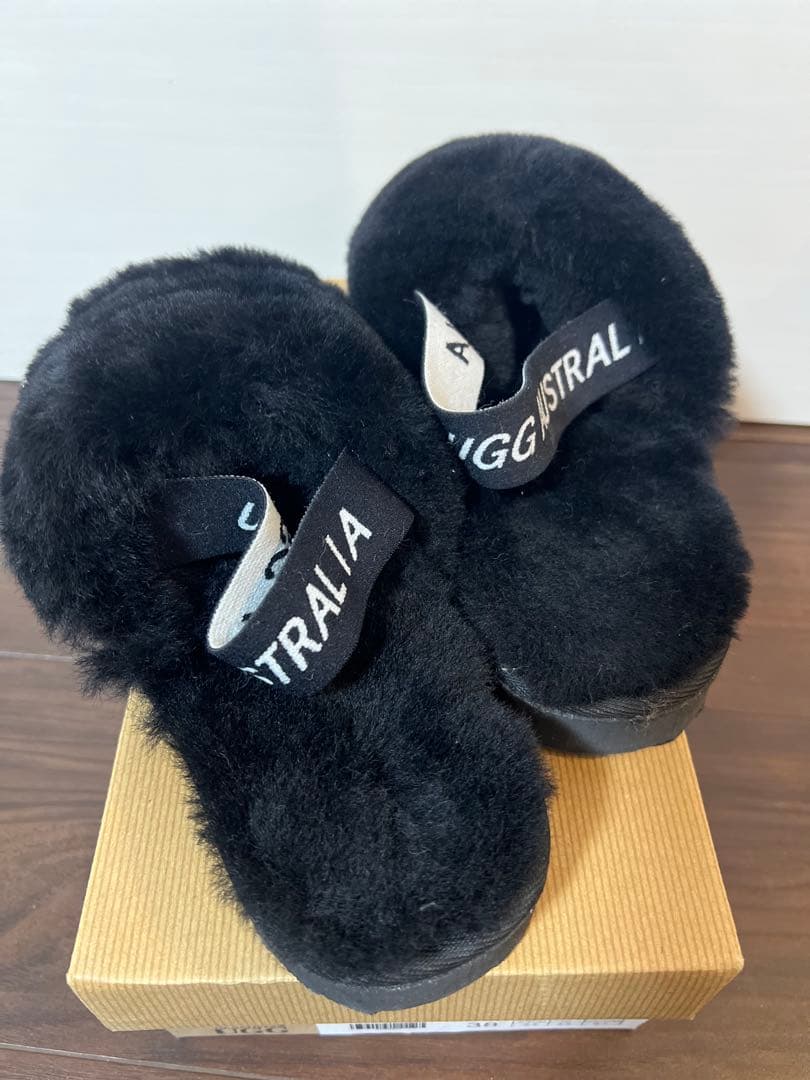 ※値下げしました　UGG ムートンブーツ 黒 ベージュ サンダル　3足セット