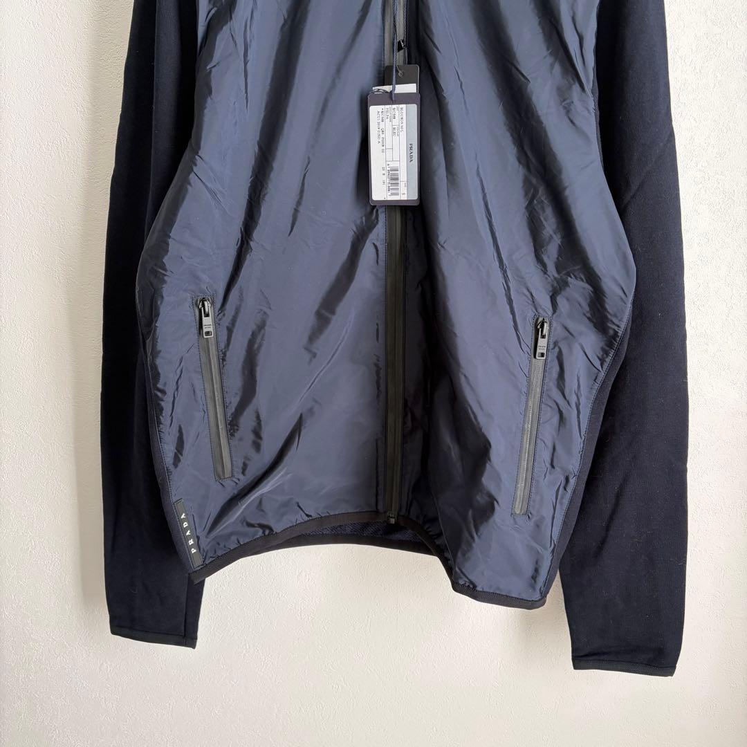 【新品タグ付き✨】PRADA ハイブリッドパーカー　ナイロン切り替え　ラバーロゴ