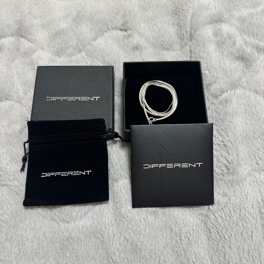 DIFFERENT シルバー ネックレス53センチ