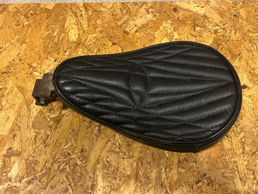 ハーレー　汎用ソロシート　ステー付き