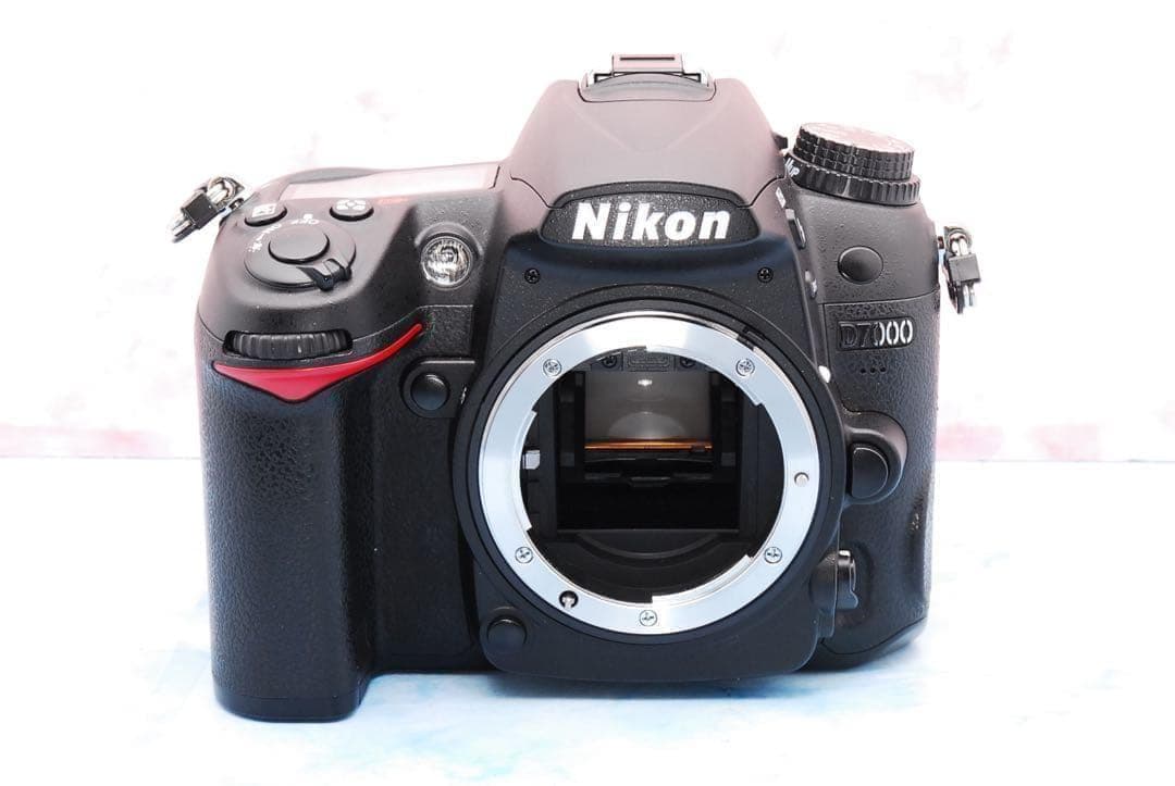 Nikon D7000☆一眼レフカメラ☆バッテリー2個☆超望遠付Wレンズ