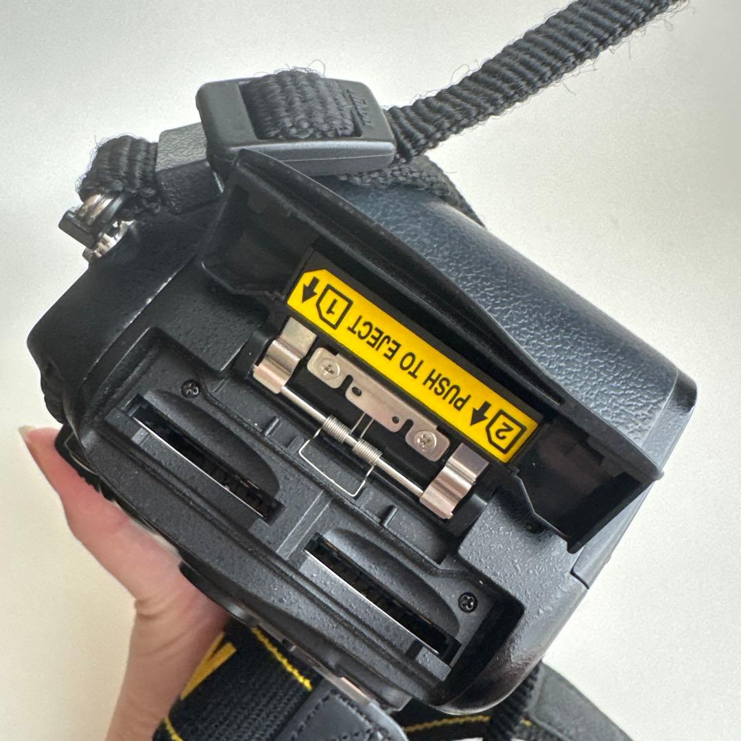 Nikon D7000 デジタル一眼レフカメラ動作確認済み